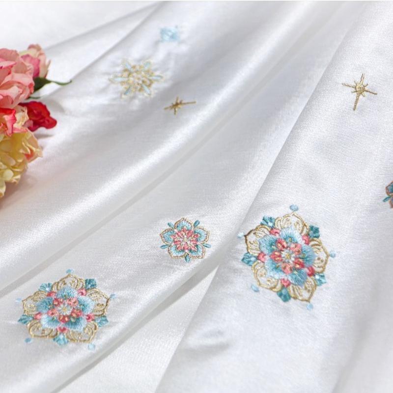 Ткань с вышивкой «Цветок снежинки» для DIY Ханьфу Древний стиль Ципао Летняя юбка Детская одежда Одежда для младенцев Дизайнерская ткань 100x150cm
Ткань с вышивкой «Цветок снежинки» для DIY Ханьфу Древний стиль Ципао Летняя юбка Детская одежда Одежда для младенцев Дизайнерская ткань 100x150cm