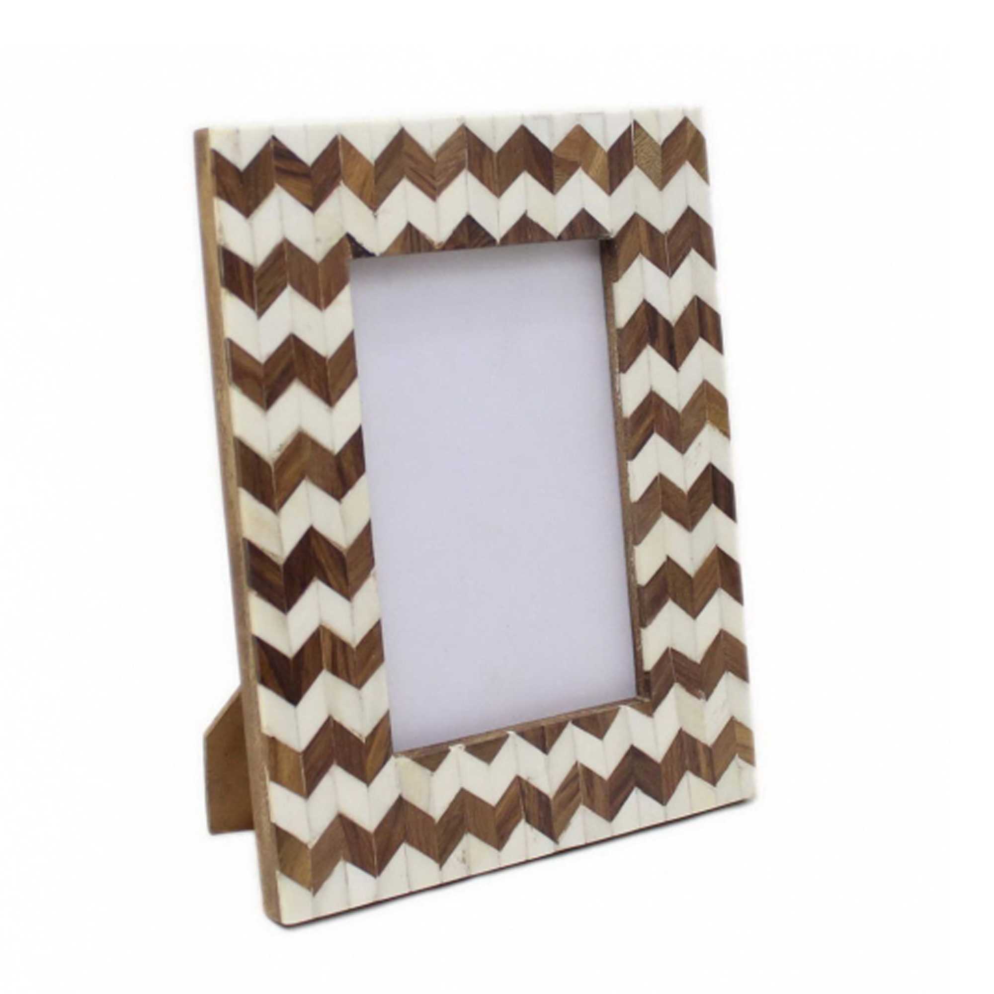 Bone Inlay Picture Frame | Brown White Zigzag Pattern | Wooden Table Photo Frame 6 x 4 (h x l x w) approx.
Bone Inlay Picture Frame | Brown White Zigzag Pattern | Wooden Table Photo Frame 6 x 4 (h x l x w) approx.