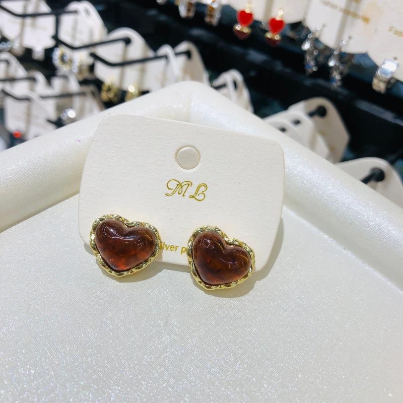 Trendy Vintage Heart Earring Women Classic Black White Stud Earrings Female Fashion Earrings Female Jewelry Gift темно-коричневого кольору
Trendy Vintage Heart Earring Women Classic Black White Stud Earrings Female Fashion Earrings Female Jewelry Gift темно-коричневого кольору