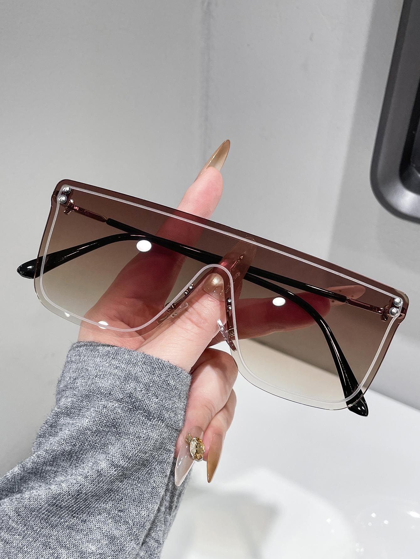 Unisex Retro European Shield-Shaped Frameless Fashion Glasses Suitable for Daily Wear Driving And Photography
Unisex Retro European Shield-Shaped Frameless Fashion Glasses Suitable for Daily Wear Driving And Photography