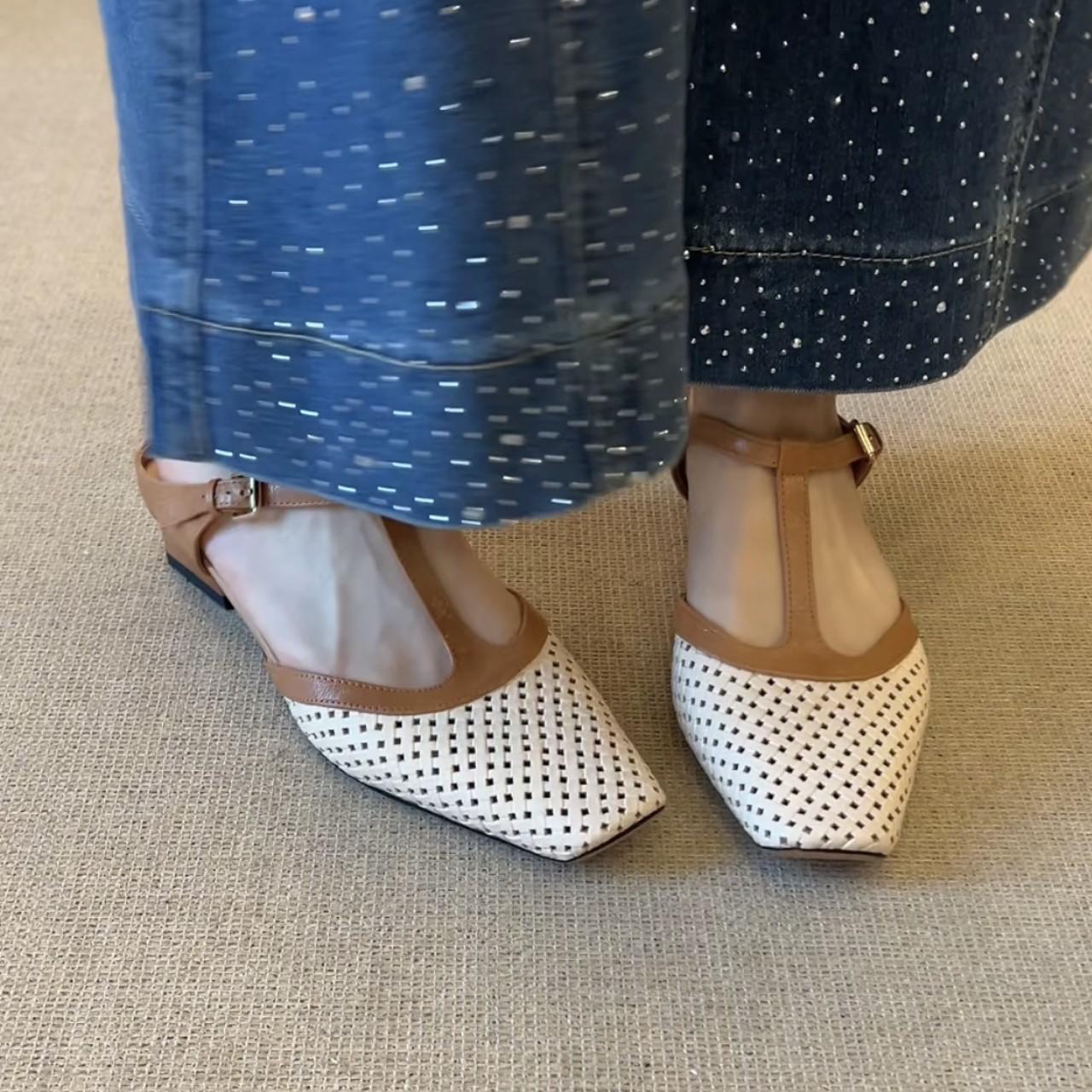 Square head woven hollow outer wear slippers inner height increase belt metal buckle bag head thick heel fashion sandals women s summer 42 абрикосовий
Square head woven hollow outer wear slippers inner height increase belt metal buckle bag head thick heel fashion sandals women s summer 42 абрикосовий