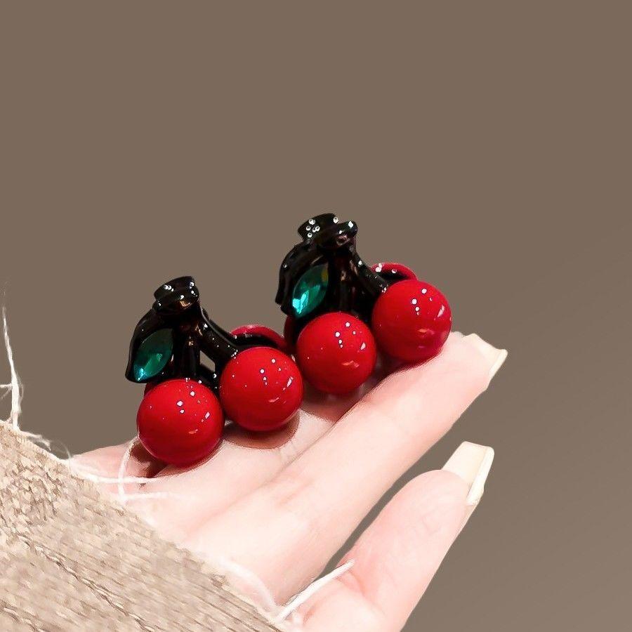 2 шт. Элегантная красная бусина вишня маленькая заколка-краб для фиксации выбившихся волос, милая заколка-топ, универсальные принцессные аксессуары для волос
2 шт. Элегантная красная бусина вишня маленькая заколка-краб для фиксации выбившихся волос, милая заколка-топ, универсальные принцессные аксессуары для волос