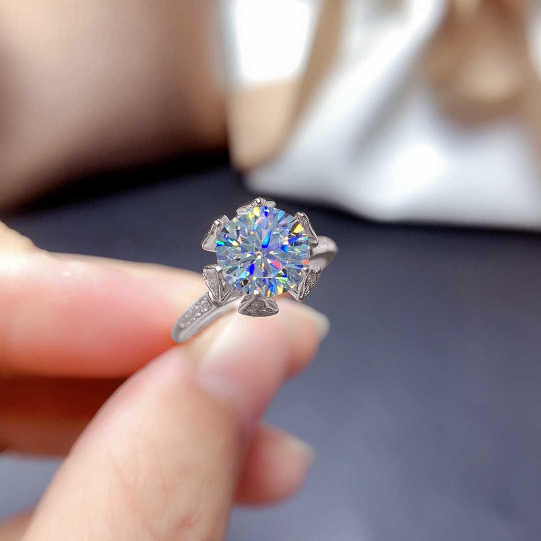 New Sterling Ring Micro-Inlaid 2 Carat Sparkling Simulation Moissanite Ring Woman Charm Jewelry Engagement Gift resizable
New Sterling Ring Micro-Inlaid 2 Carat Sparkling Simulation Moissanite Ring Woman Charm Jewelry Engagement Gift resizable