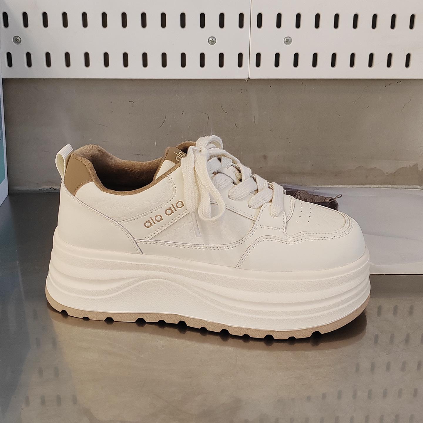 thick-soled leather little white shoes women s new autumn and winter models small velvet casual versatile muffin shoes 40
thick-soled leather little white shoes women s new autumn and winter models small velvet casual versatile muffin shoes 40