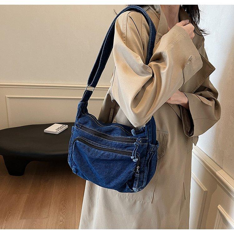 Denim casual zipper pocket underarm bag locomotive bag new autumn and winter multi-pocket shoulder messenger bag average size світло-синій колір
Denim casual zipper pocket underarm bag locomotive bag new autumn and winter multi-pocket shoulder messenger bag average size світло-синій колір