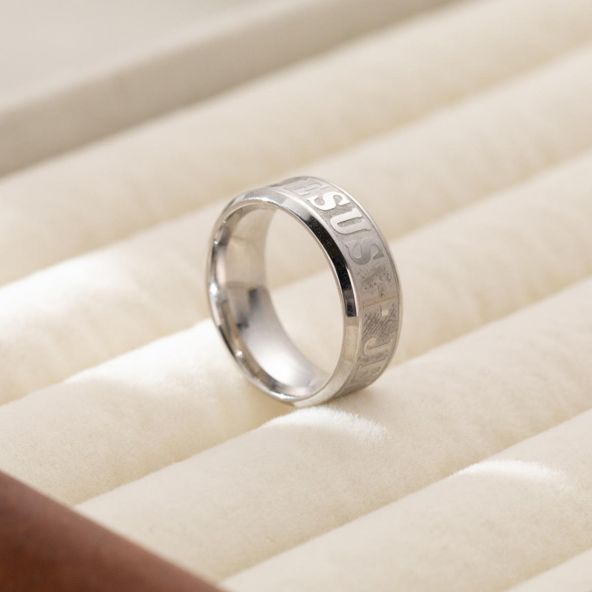 Модное новое креативное многоцветное кольцо JESUS, винтажное универсальное кольцо из титановой стали для уличного аукциона, парное кольцо, обручальное кольцо No. 8
Модное новое креативное многоцветное кольцо JESUS, винтажное универсальное кольцо из титановой стали для уличного аукциона, парное кольцо, обручальное кольцо No. 8