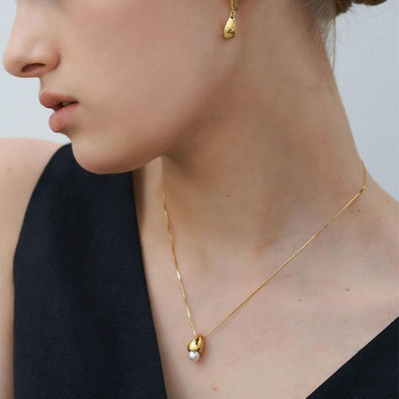 FLIT LUMP OF WATER PEARL NECKLACE Silver
FLIT LUMP OF WATER PEARL NECKLACE Silver