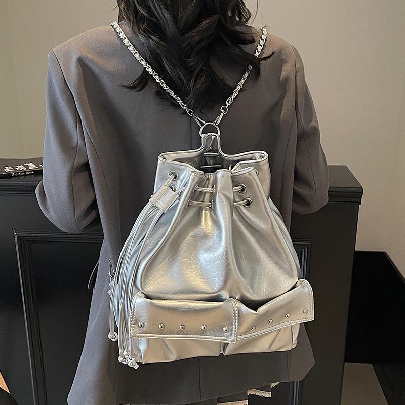 Korean niche backpack bucket bag large size drawstring large capacity rivet shoulder bag crossbody bag women s bag серебряный
Korean niche backpack bucket bag large size drawstring large capacity rivet shoulder bag crossbody bag women s bag серебряный