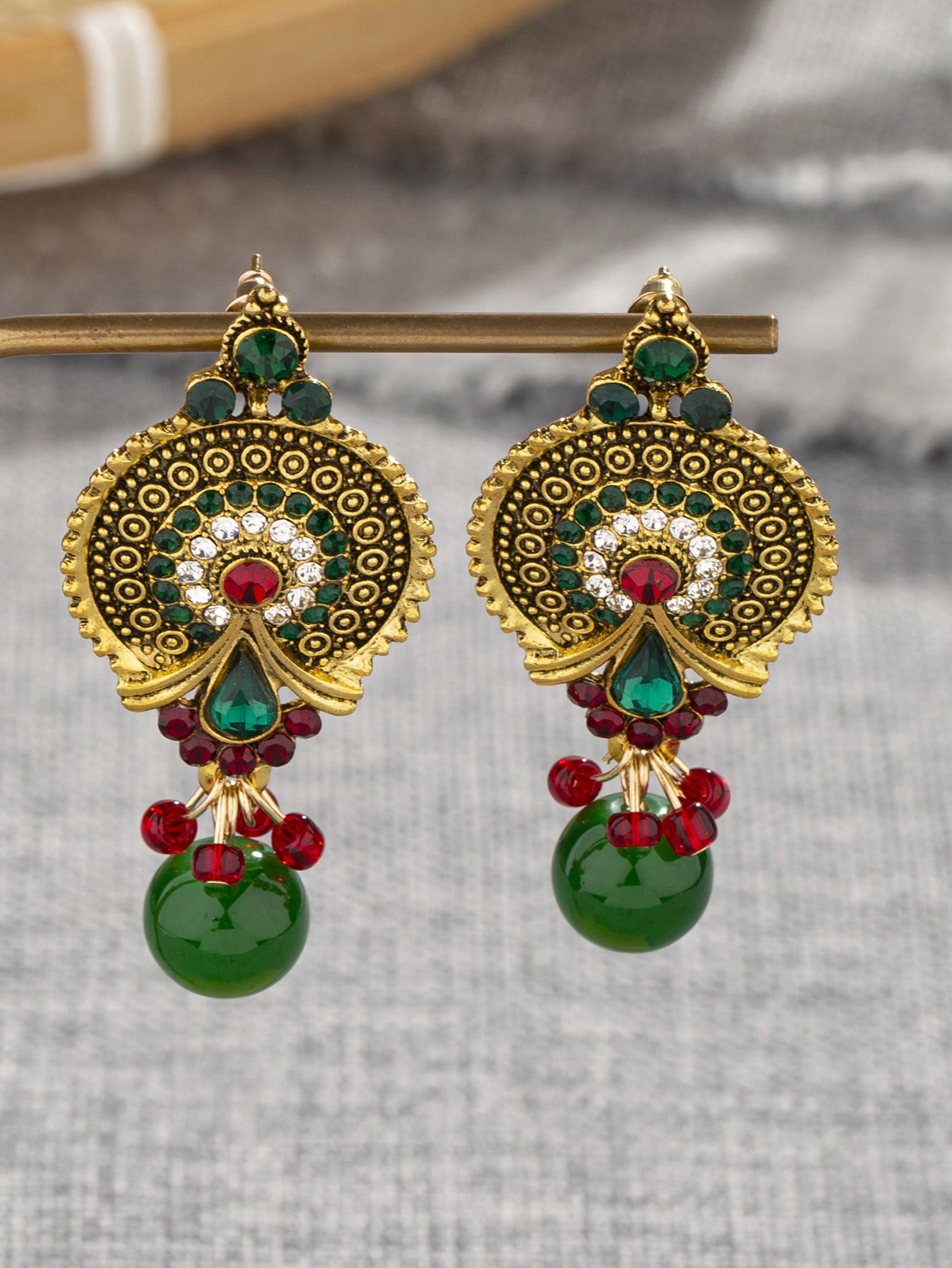 1 pair of European and American retro round earrings, suitable for women s daily wear зелёный
1 pair of European and American retro round earrings, suitable for women s daily wear зелёный