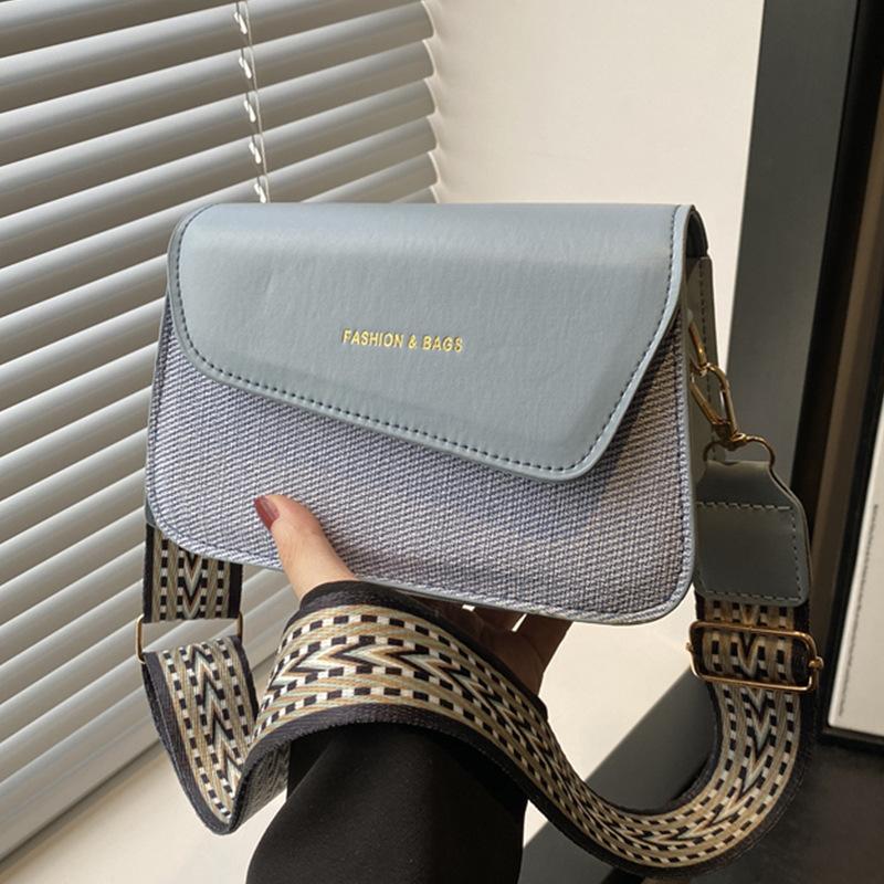 Hypercombustible small bag 2025 spring niche design fashionable versatile underarm bag high-end shoulder messenger bag синій
Hypercombustible small bag 2025 spring niche design fashionable versatile underarm bag high-end shoulder messenger bag синій