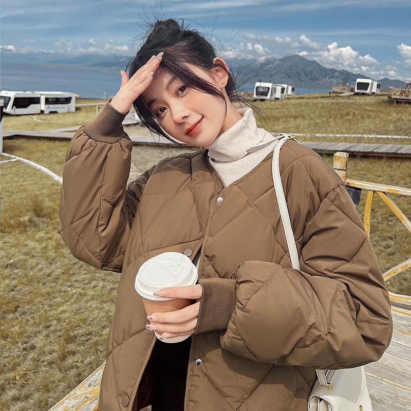 Short Women s Round Neck Light Cotton-padded Jacket New Seamless Cotton-padded Jacket In Autumn and Winter. XL коричневый
Short Women s Round Neck Light Cotton-padded Jacket New Seamless Cotton-padded Jacket In Autumn and Winter. XL коричневый