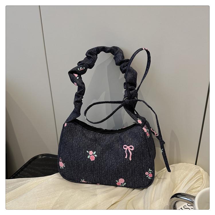 2025 Pleated Shoulder Bag: Versatile & Fashionable Women s Handbag In Stock 22.5*8*13.5 cm чорний
2025 Pleated Shoulder Bag: Versatile & Fashionable Women s Handbag In Stock 22.5*8*13.5 cm чорний