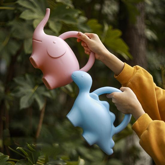 1/1.5L Watering Kettle Cartoon Dinosaur Horse Elephant Styling Watering Pitcher Spacious Large Capacity Plant Waterer A
1/1.5L Watering Kettle Cartoon Dinosaur Horse Elephant Styling Watering Pitcher Spacious Large Capacity Plant Waterer A