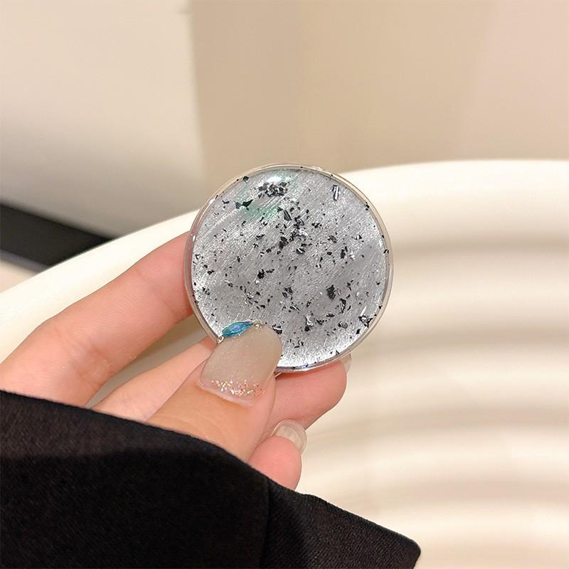 Simple Personalized Color Feather Silk Silver Foil Phone Holder Japanese Korean Niche Light Luxury Temperament Portable Desktop Airbag
Simple Personalized Color Feather Silk Silver Foil Phone Holder Japanese Korean Niche Light Luxury Temperament Portable Desktop Airbag