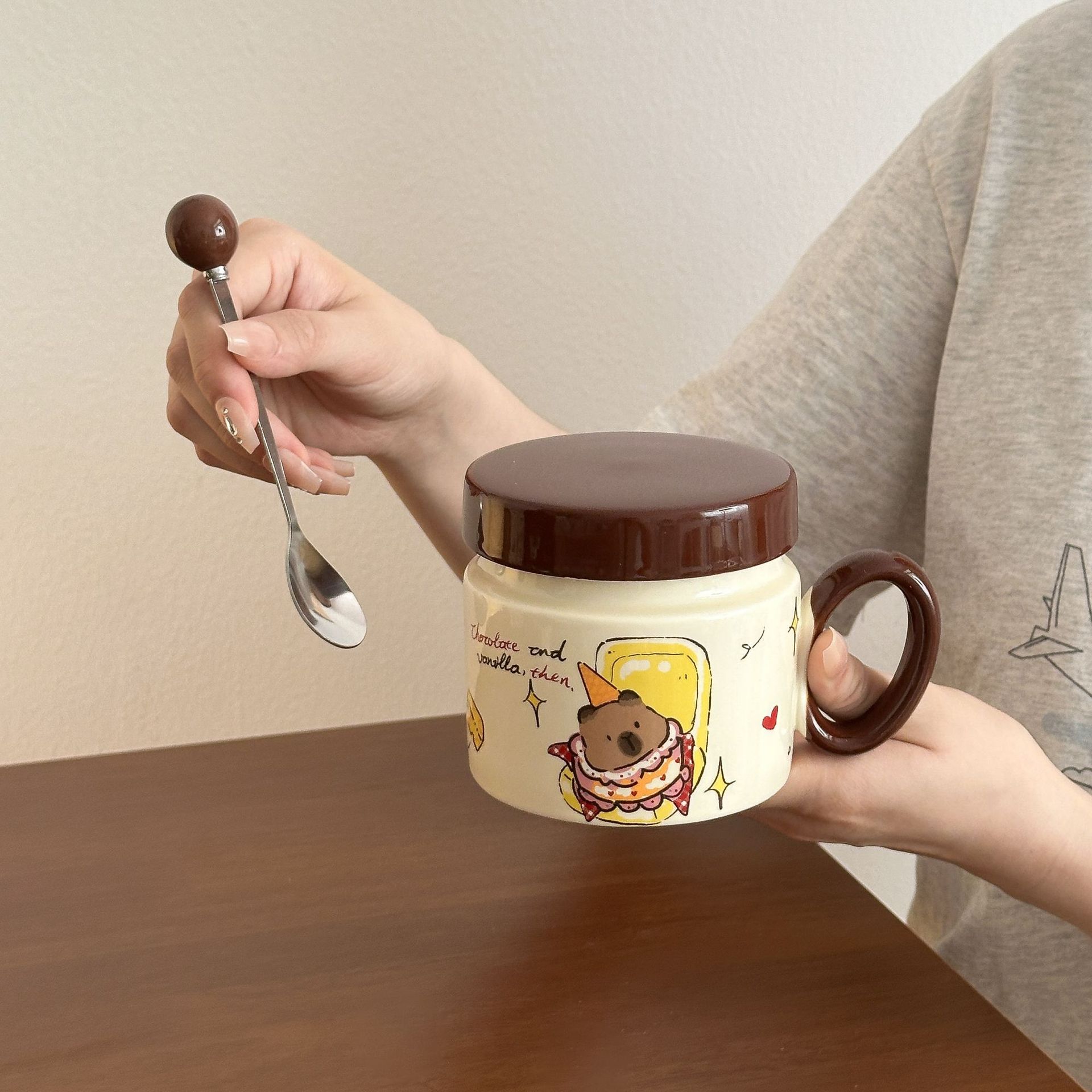 Household Cup Cute Kapibala Ceramic Mug with Lid Spoon Practical Gift Set Gift Box Pack for Customer 301-400ml
Household Cup Cute Kapibala Ceramic Mug with Lid Spoon Practical Gift Set Gift Box Pack for Customer 301-400ml