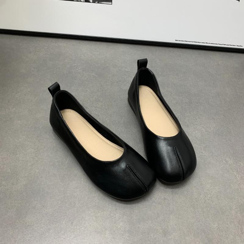 Модные женские кожаные туфли-лоферы весна-осень, модные балетки, женские повседневные туфли с круглым носком, симпатичные туфли на плоской подошве, туфли для медсестер, кроссовки 35 чёрный
Модные женские кожаные туфли-лоферы весна-осень, модные балетки, женские повседневные туфли с круглым носком, симпатичные туфли на плоской подошве, туфли для медсестер, кроссовки 35 чёрный