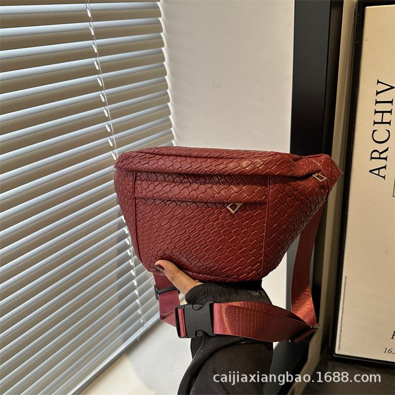 Solid color casual spring versatile foreign style change fashion woven breast bag fanny pack shoulder messenger bag красный
Solid color casual spring versatile foreign style change fashion woven breast bag fanny pack shoulder messenger bag красный