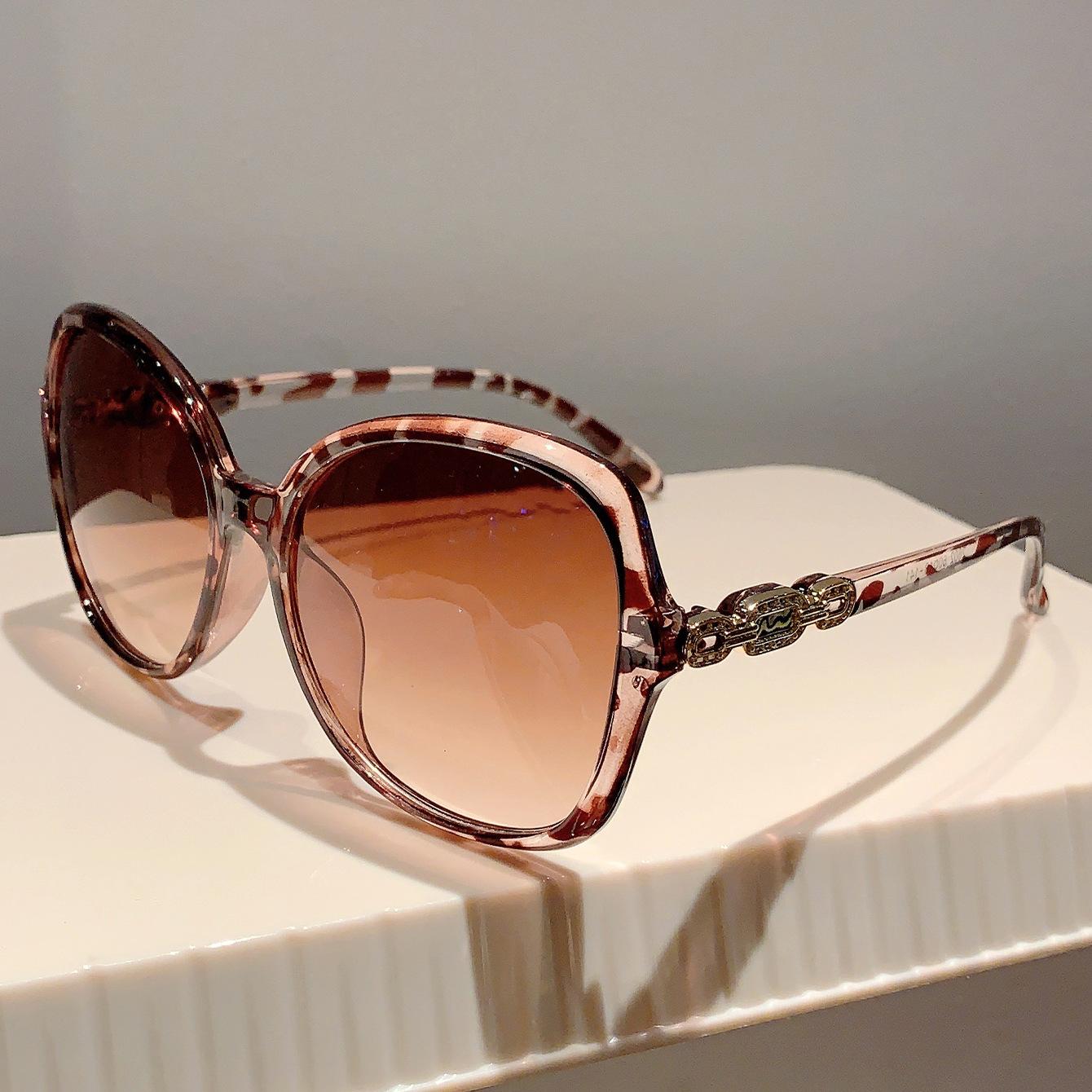 Luxury Brand Designer Big Frame Butterfly Sunglasses Women For Female Fashion Vintage Sun Glasses Punk Chain Shades Uv400
Luxury Brand Designer Big Frame Butterfly Sunglasses Women For Female Fashion Vintage Sun Glasses Punk Chain Shades Uv400