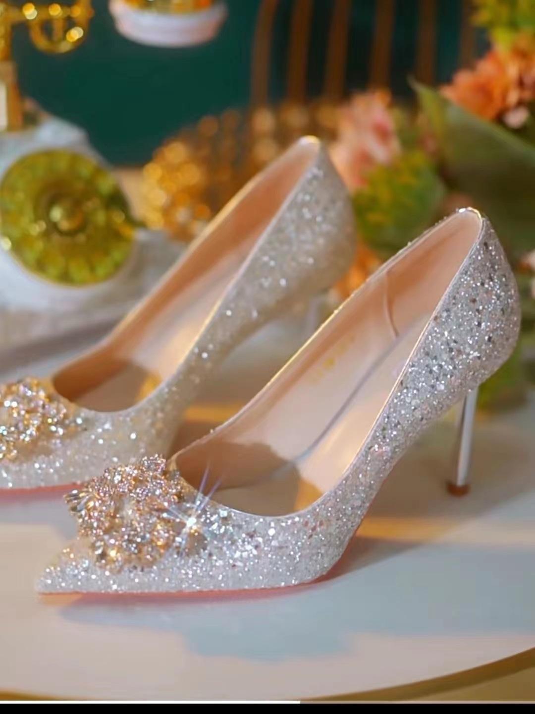 Wedding shoes The female lead wedding dress Xiuhe two wears niche high heels 2025 new champagne gold not tired feet crystal shoes 35
Wedding shoes The female lead wedding dress Xiuhe two wears niche high heels 2025 new champagne gold not tired feet crystal shoes 35