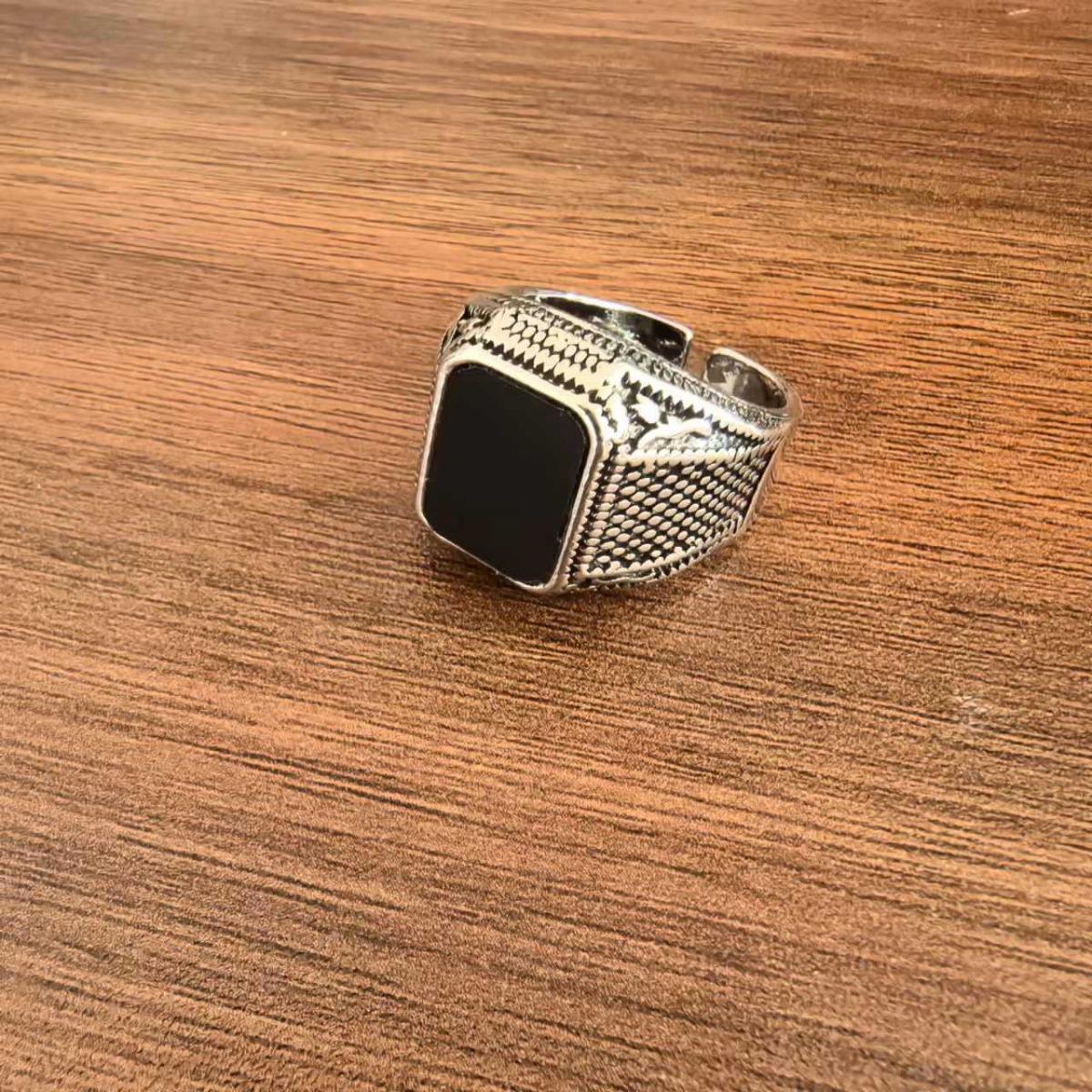 Vintage Faux Onyx Rings for Men Temperament Stainless Steel Adjustable Open Wide Ring Silver Color Fashion Punk Jewelry Gifts Adjustable
Vintage Faux Onyx Rings for Men Temperament Stainless Steel Adjustable Open Wide Ring Silver Color Fashion Punk Jewelry Gifts Adjustable