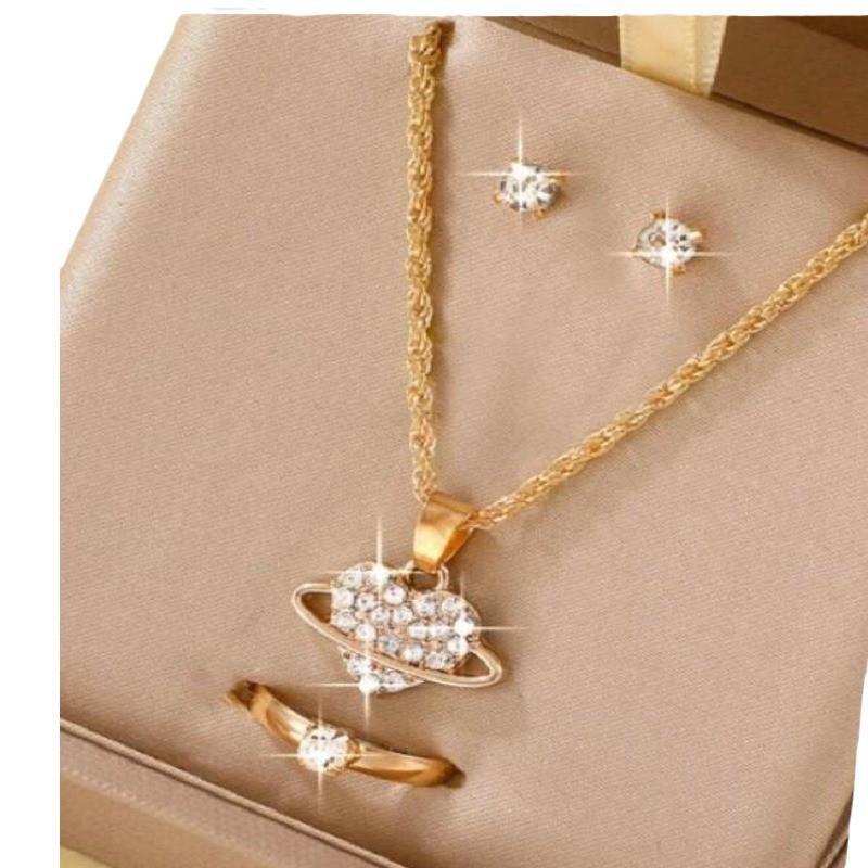 European-American Fashion Inlaid Diamond Heart Jewelry Set: Necklace, Zircon Earrings, and Ring.
European-American Fashion Inlaid Diamond Heart Jewelry Set: Necklace, Zircon Earrings, and Ring.
