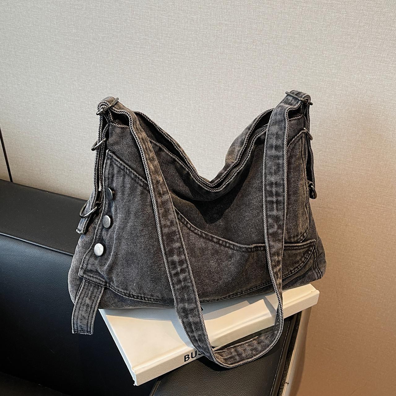 Сумка через плечо из денима, повседневная женская сумка-мессенджер в стиле ретро, большая вместимость, сумки для поездок на работу с регулируемым ремешком, женские сумки через плечо чёрный
Сумка через плечо из денима, повседневная женская сумка-мессенджер в стиле ретро, большая вместимость, сумки для поездок на работу с регулируемым ремешком, женские сумки через плечо чёрный