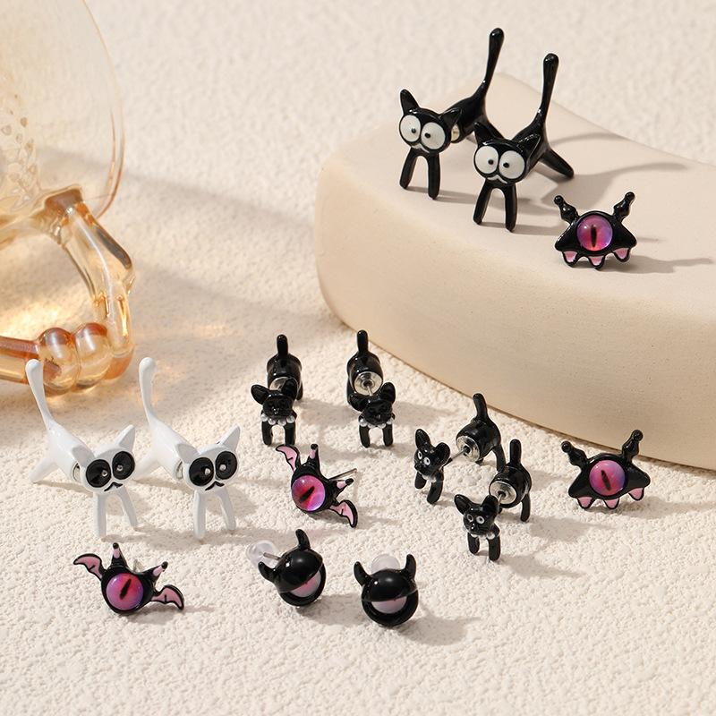 Cute kitten animal simple stud earrings creative cartoon personality earrings independent station
Cute kitten animal simple stud earrings creative cartoon personality earrings independent station