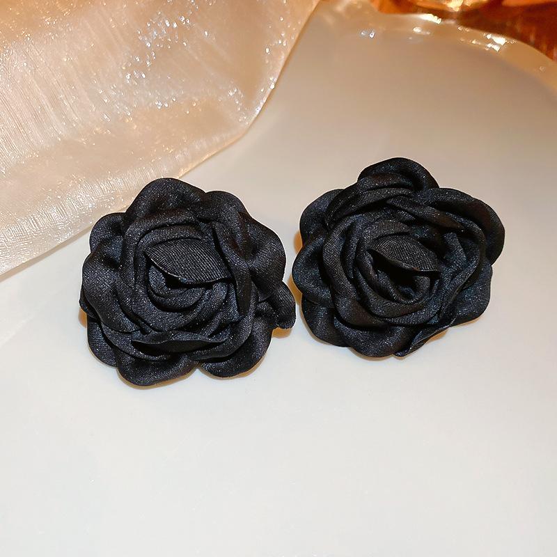 Mesh flower earrings retro small fresh personalized versatile stud earrings trendy new design earrings
Mesh flower earrings retro small fresh personalized versatile stud earrings trendy new design earrings