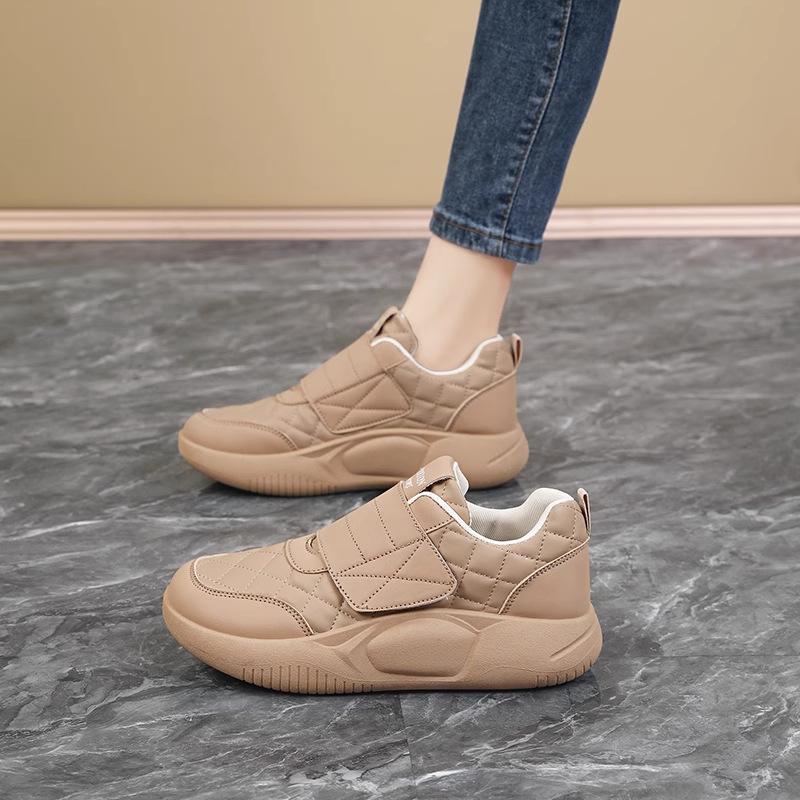 Women s shoes autumn and winter all-black non-slip waterproof leather work shoes are not tired to work with soft soles 40
Women s shoes autumn and winter all-black non-slip waterproof leather work shoes are not tired to work with soft soles 40
