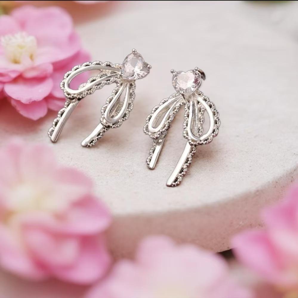 Zircon Lace Bow Earrings for Women - Heart-Shaped, Hollow Ribbon Design with Sweet Ballet Style.
Zircon Lace Bow Earrings for Women - Heart-Shaped, Hollow Ribbon Design with Sweet Ballet Style.