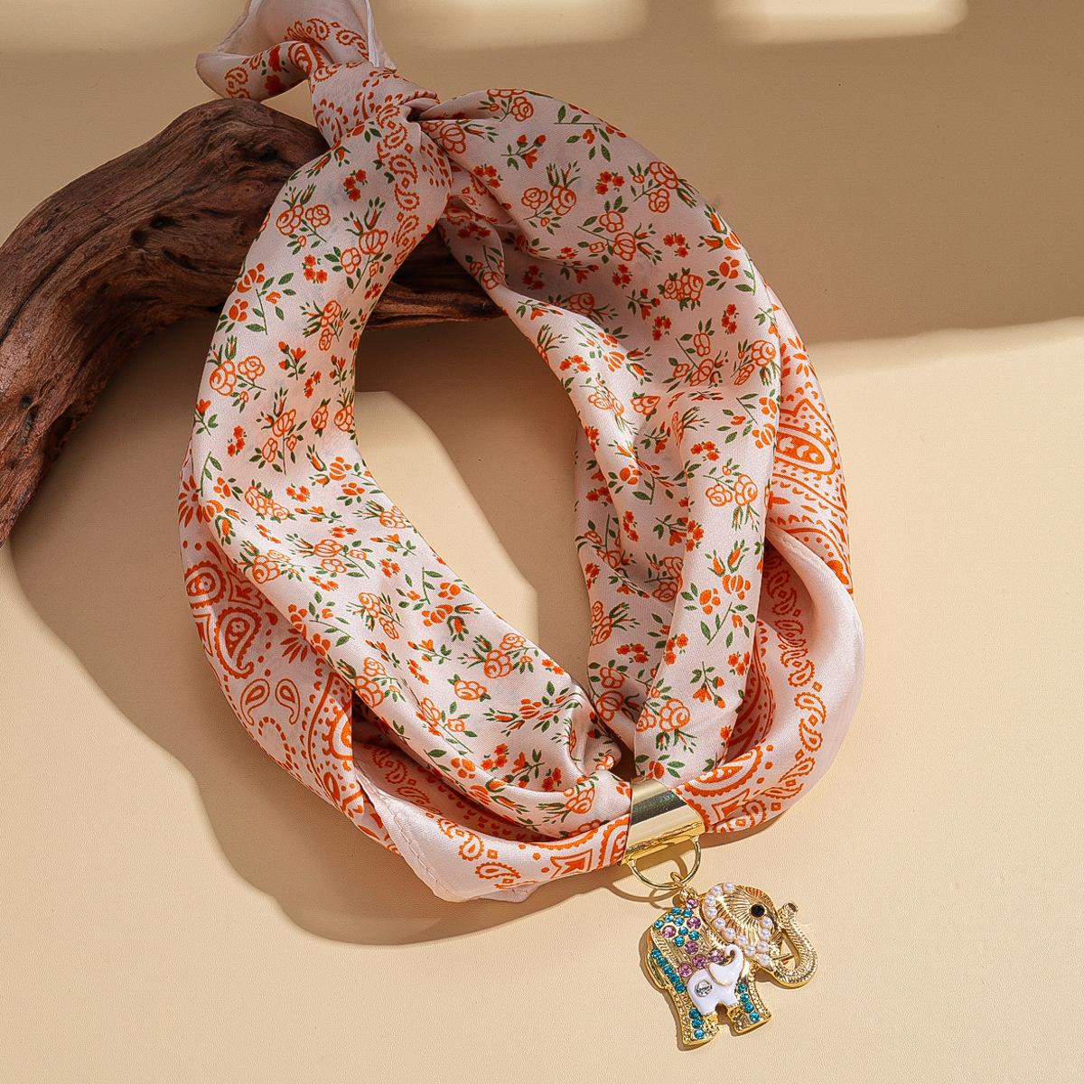 Floral fabric diamond-set pearl rhinestone elephant pendant sweater chain autumn and winter ethnic style temperament necklace
Floral fabric diamond-set pearl rhinestone elephant pendant sweater chain autumn and winter ethnic style temperament necklace