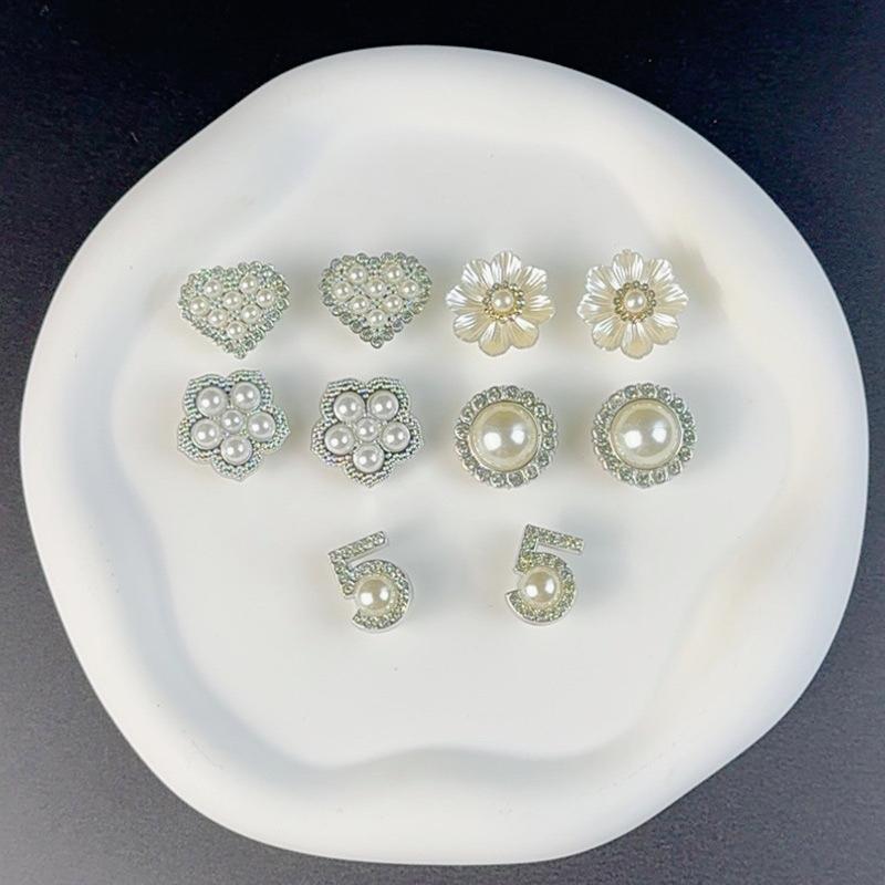 10 шт. Набор роскошных шармов для обуви Аксессуары Пряжка для обуви с отверстиями Серебряный жемчуг Цветок Водяной бриллиант DIY Украшения для обуви для Bogg Bag
10 шт. Набор роскошных шармов для обуви Аксессуары Пряжка для обуви с отверстиями Серебряный жемчуг Цветок Водяной бриллиант DIY Украшения для обуви для Bogg Bag