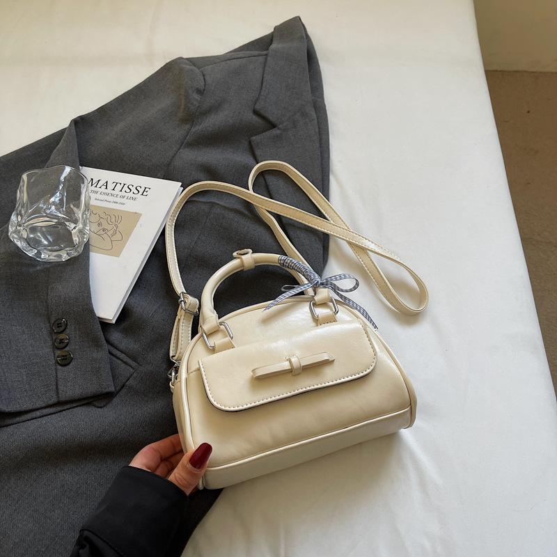 Handheld small bag women s spring bow kt toast bag red versatile fashion shoulder messenger bag
Handheld small bag women s spring bow kt toast bag red versatile fashion shoulder messenger bag