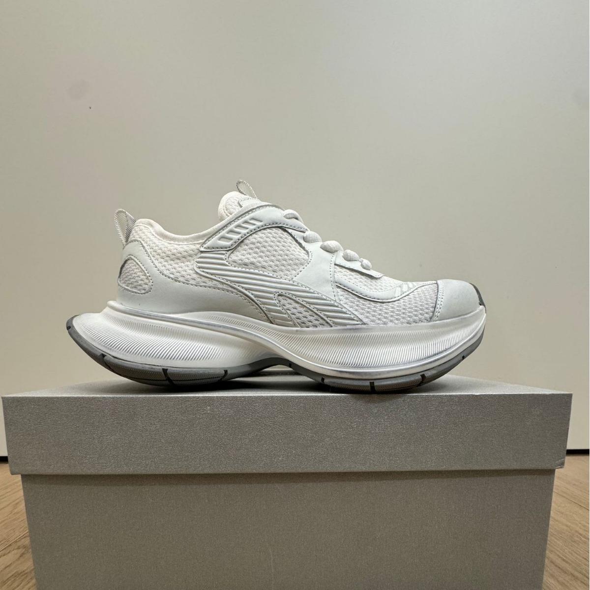 Обувь с сетчатой поверхностью, летние тонкие дышащие неуклюжие кроссовки, женские модные повседневные кроссовки в стиле ретро, легкие дышащие кроссовки
Обувь с сетчатой поверхностью, летние тонкие дышащие неуклюжие кроссовки, женские модные повседневные кроссовки в стиле ретро, легкие дышащие кроссовки