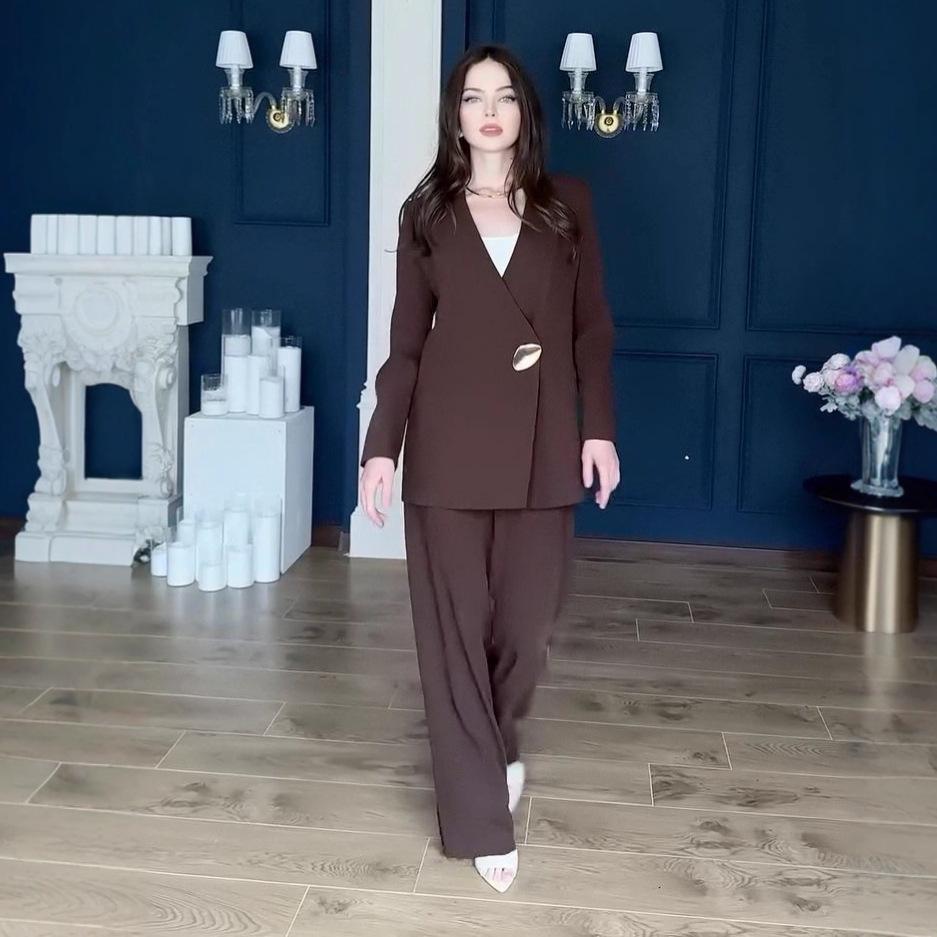 European & American V-neck Long Sleeve Button Suit with Casual Pants - Women s Commuter Fashion Set 2025 Small
European & American V-neck Long Sleeve Button Suit with Casual Pants - Women s Commuter Fashion Set 2025 Small