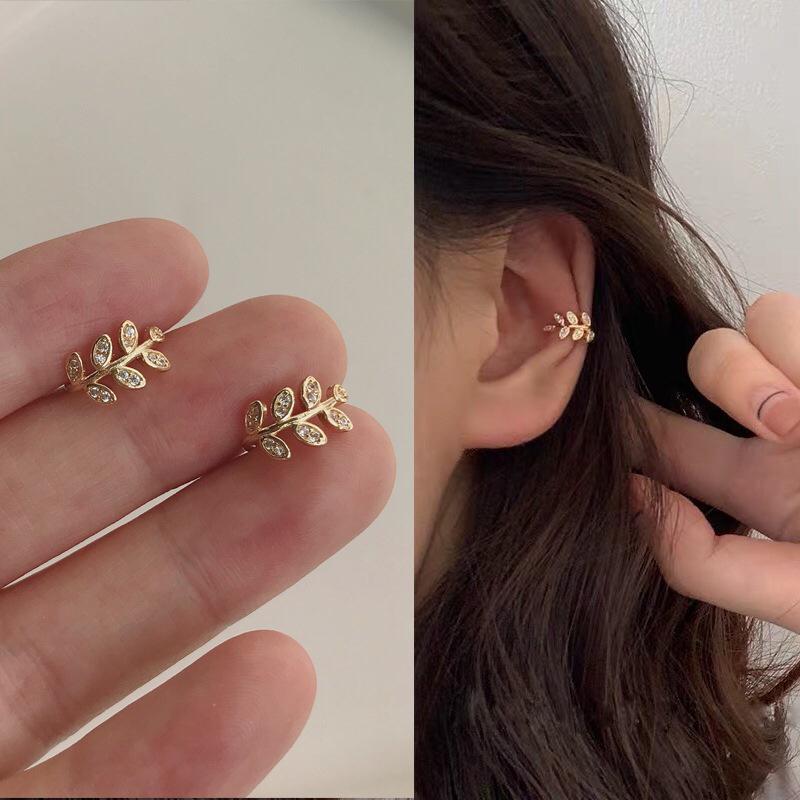 Korean Elegant Leaf Ear Clip: Adjustable, Non-Piercing, Fairy Forest Series Earrings
Korean Elegant Leaf Ear Clip: Adjustable, Non-Piercing, Fairy Forest Series Earrings