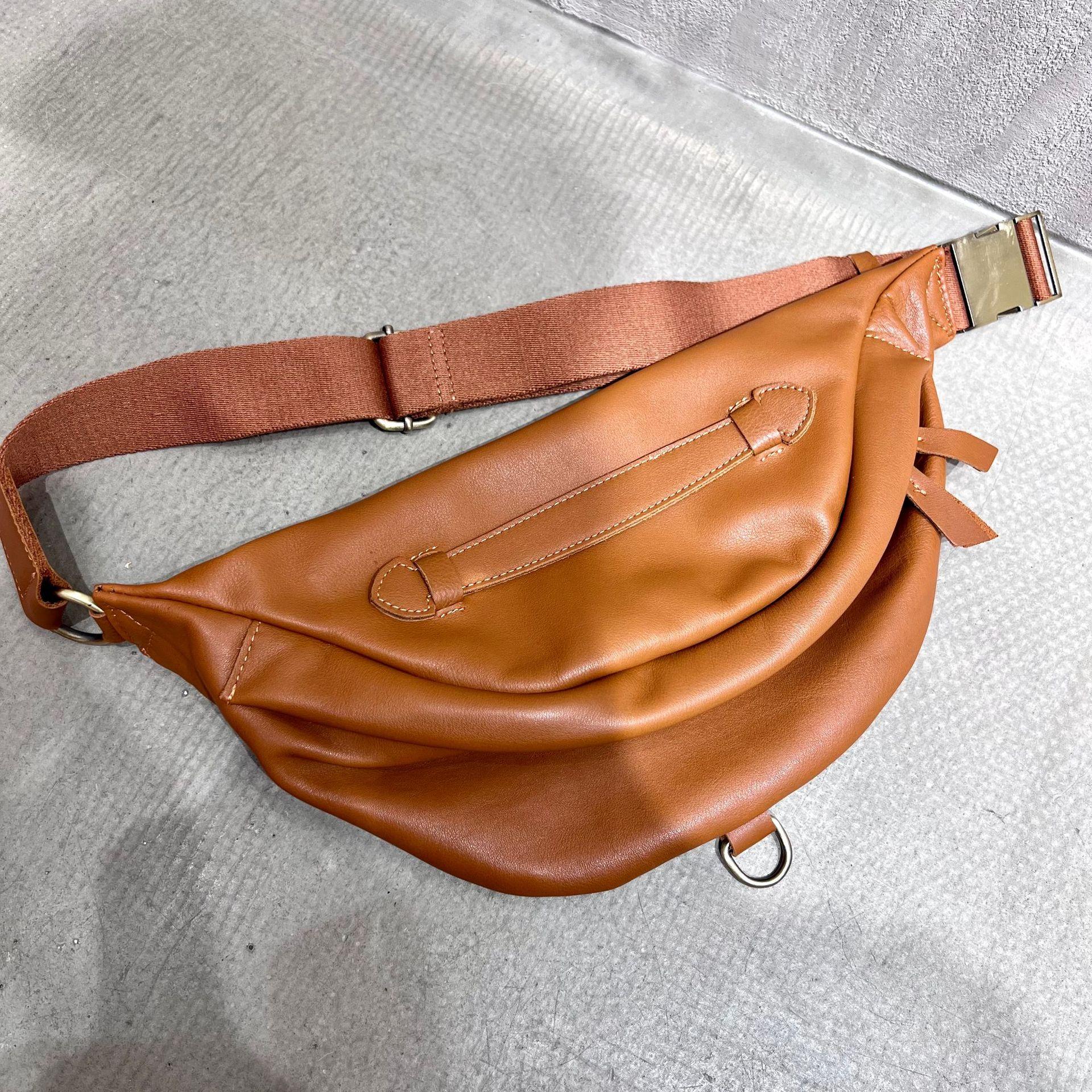 Leather Women s Bag Handcrafted Top Layer Cowhide Chest Saddle Bag, Shoulder Bag, Crossbody Large Capacity Women And Men Bags 19x38x2cm верблюд
Leather Women s Bag Handcrafted Top Layer Cowhide Chest Saddle Bag, Shoulder Bag, Crossbody Large Capacity Women And Men Bags 19x38x2cm верблюд