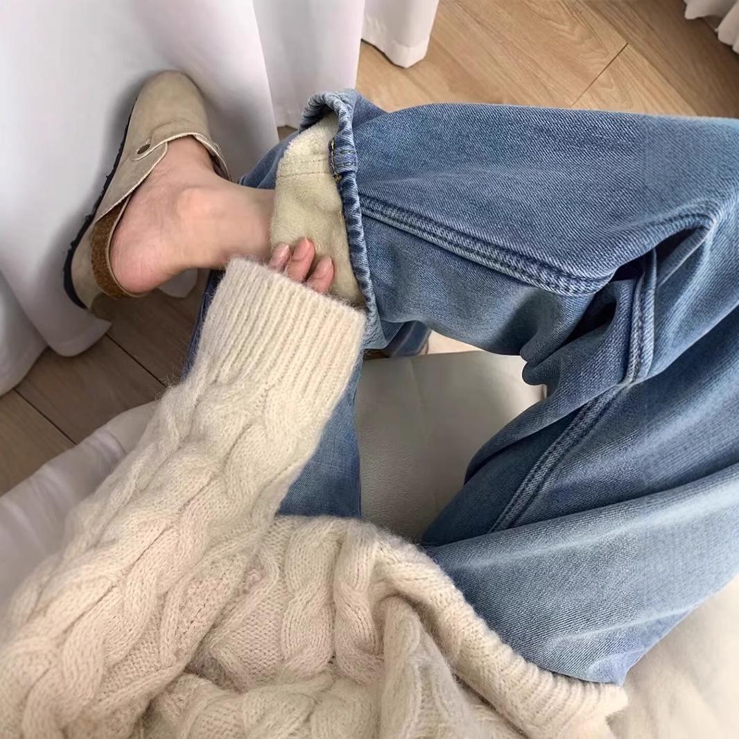 Women s Retro High Waist Fleece Lined Wide Leg Jeans for Autumn/Winter - Slimming, Drapey, Floor Length 2XL
Women s Retro High Waist Fleece Lined Wide Leg Jeans for Autumn/Winter - Slimming, Drapey, Floor Length 2XL
