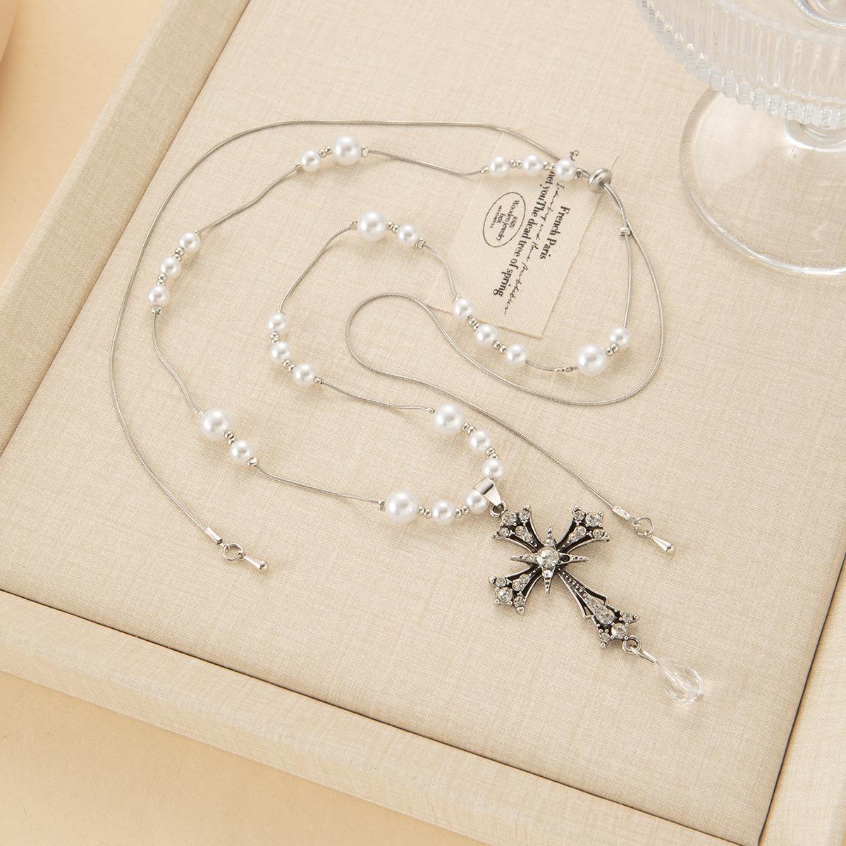 Sweet And Cool Style Simple High-End Neck Chain Retro Cross Pendant Beaded Necklace Light Luxury Niche Fashion Accessories
Sweet And Cool Style Simple High-End Neck Chain Retro Cross Pendant Beaded Necklace Light Luxury Niche Fashion Accessories