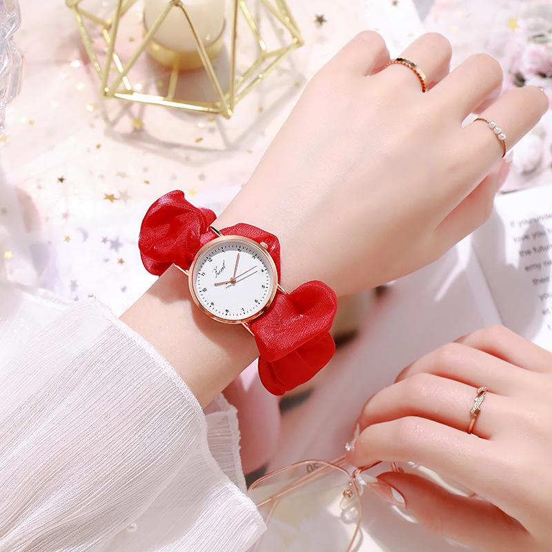 Montre Femme Creative Ribbon Women s Quartz Watches Ladies Color Fabric Belt Wristwatch for Women Stylish Dress Reloj Mujer
Montre Femme Creative Ribbon Women s Quartz Watches Ladies Color Fabric Belt Wristwatch for Women Stylish Dress Reloj Mujer
