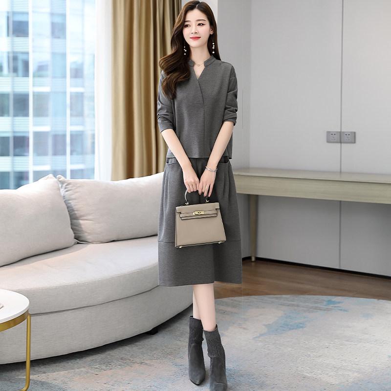 Модний жіночий осінній костюм-двійка 2024 - Повсякденна сукня та спідниця в західному стилі для жінок XXXXL сірий колір
Модний жіночий осінній костюм-двійка 2024 - Повсякденна сукня та спідниця в західному стилі для жінок XXXXL сірий колір