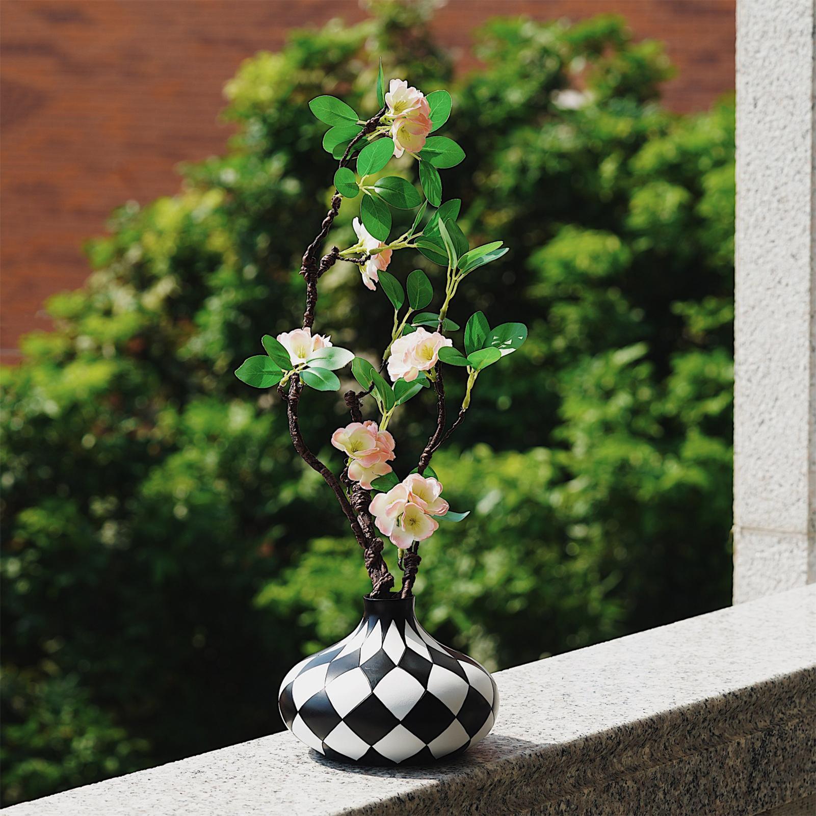 Black&white Checkered Flower Vase Small Resin Checkerboard Flat Round Vase Table Decor Floral Grass Vase Kitchen Centerpiece CN
Black&white Checkered Flower Vase Small Resin Checkerboard Flat Round Vase Table Decor Floral Grass Vase Kitchen Centerpiece CN