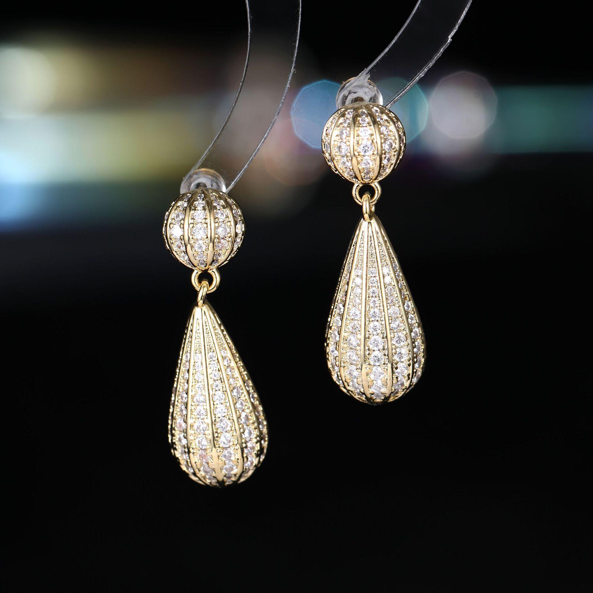 Women s Light Luxury Design Elegant Water Droplet Pendant Earrings Fashionable And Versatile Niche Design Earrings
Women s Light Luxury Design Elegant Water Droplet Pendant Earrings Fashionable And Versatile Niche Design Earrings