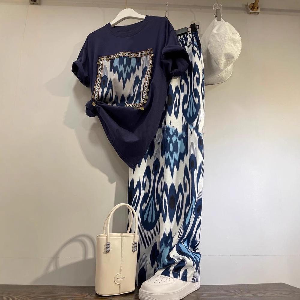 Women s Summer Fashion Set: High-Waisted Wide-Leg Pants & Retro Print Short-Sleeve T-Shirt L
Women s Summer Fashion Set: High-Waisted Wide-Leg Pants & Retro Print Short-Sleeve T-Shirt L