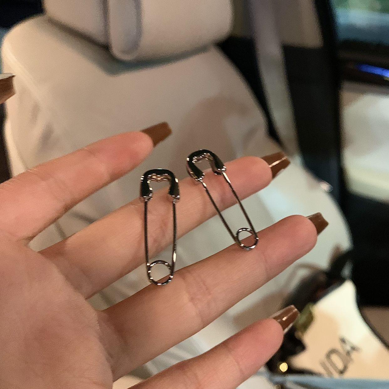 Настоятельно рекомендуется: Потрясающая нишевая дизайнерская женская брошь-серьги-пусеты - Высококлассное издание 2023 года
Настоятельно рекомендуется: Потрясающая нишевая дизайнерская женская брошь-серьги-пусеты - Высококлассное издание 2023 года