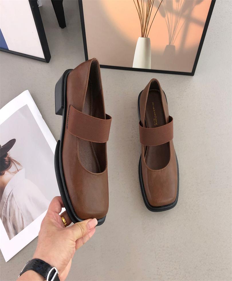 Card color Mary Jane shoes women s shoes spring and autumn 2025 new thick heel square head light mouth word with niche temperament single shoes 39 світло-коричневого кольору
Card color Mary Jane shoes women s shoes spring and autumn 2025 new thick heel square head light mouth word with niche temperament single shoes 39 світло-коричневого кольору