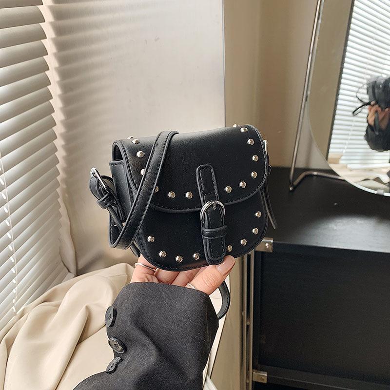 Personalized rivet small bag 2025 new Korean version of fashion niche shoulder bag ins women s crossbody saddle bag tide рожевий
Personalized rivet small bag 2025 new Korean version of fashion niche shoulder bag ins women s crossbody saddle bag tide рожевий