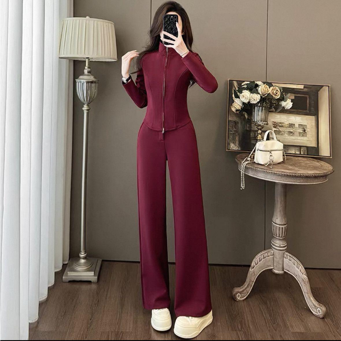 Chic Red Women s Spring Slim Fit Sportswear Set: Flattering Cardigan Top & Wide-Leg Pants Two-Piece. M
Chic Red Women s Spring Slim Fit Sportswear Set: Flattering Cardigan Top & Wide-Leg Pants Two-Piece. M