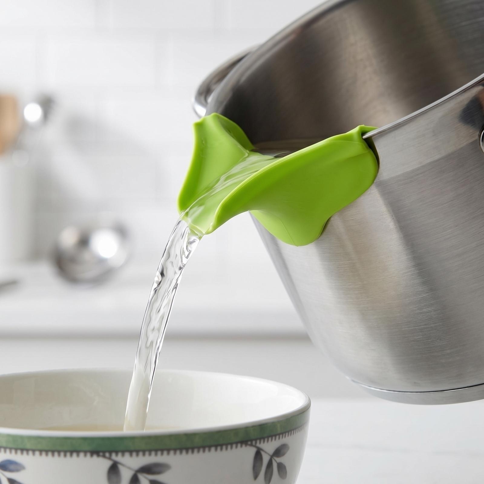 Universal Spill Guard for Pots and Pans Round Edge Drip Protector Kitchen Tool for Preventing Overflow and Mess during Cooking One Size
Universal Spill Guard for Pots and Pans Round Edge Drip Protector Kitchen Tool for Preventing Overflow and Mess during Cooking One Size