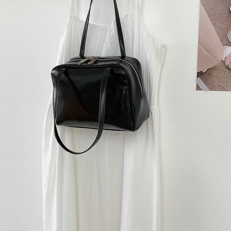 2025 South Korea Dongdaemun Fashionable Portable Bowling Bag Female Working Commuting Niche High-end Underarm чёрный
2025 South Korea Dongdaemun Fashionable Portable Bowling Bag Female Working Commuting Niche High-end Underarm чёрный